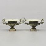 1261 1117 GARDEN URNS
